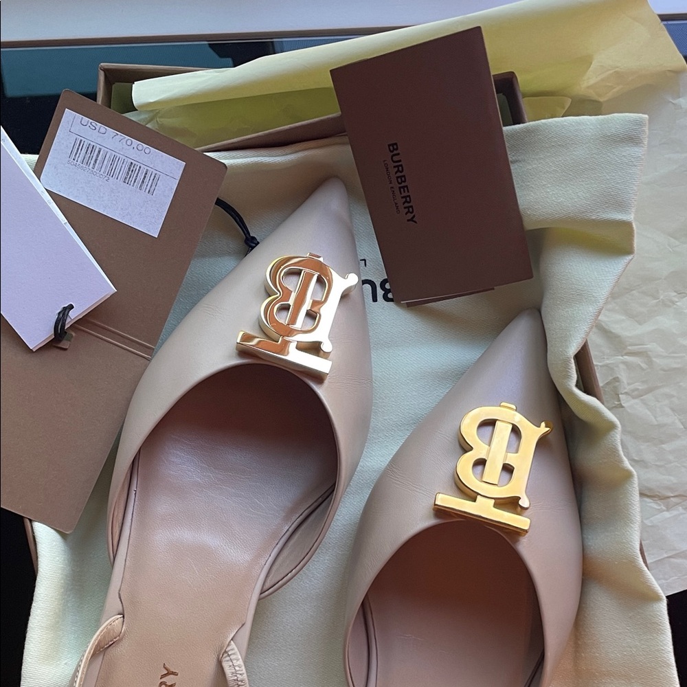 AUTH Burberry Beige Leather Pointed-Toe Mules with Gold TB Emblem